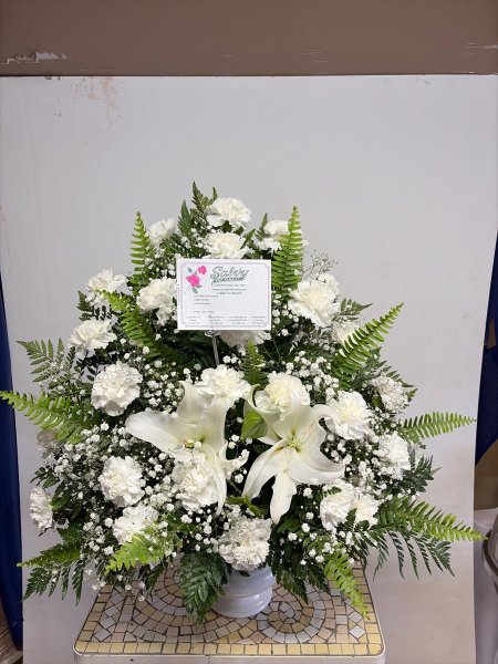 A 4 Star Customer Reviewed Flower Arrangement Designed by Salvy the Florist in Lynn, MA A 4 Star Customer Reviewed Flower Arrangement Designed by Salvy the Florist in Lynn, MA