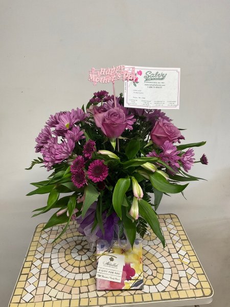 A 5 Star Customer Reviewed Flower Arrangement Designed by Salvy the Florist in Lynn, MA A 5 Star Customer Reviewed Flower Arrangement Designed by Salvy the Florist in Lynn, MA