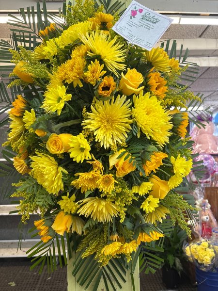 A 5 Star Customer Reviewed Flower Arrangement Designed by Salvy the Florist in Lynn, MA A 5 Star Customer Reviewed Flower Arrangement Designed by Salvy the Florist in Lynn, MA