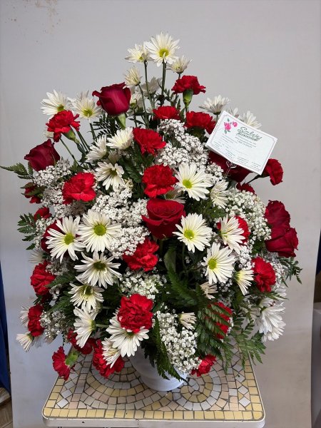 A 5 Star Customer Reviewed Flower Arrangement Designed by Salvy the Florist in Lynn, MA A 5 Star Customer Reviewed Flower Arrangement Designed by Salvy the Florist in Lynn, MA