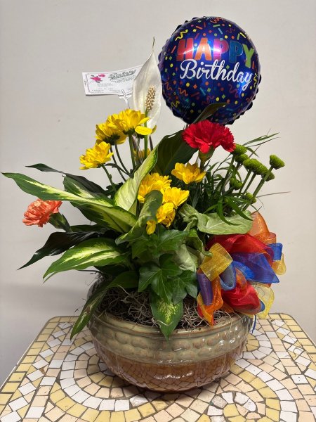 A 5 Star Customer Reviewed Flower Arrangement Designed by Salvy the Florist in Lynn, MA A 5 Star Customer Reviewed Flower Arrangement Designed by Salvy the Florist in Lynn, MA