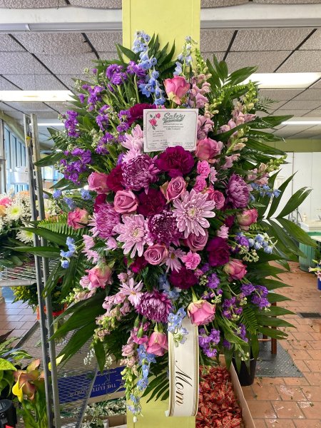 A 2 Star Customer Reviewed Flower Arrangement Designed by Salvy the Florist in Lynn, MA A 2 Star Customer Reviewed Flower Arrangement Designed by Salvy the Florist in Lynn, MA