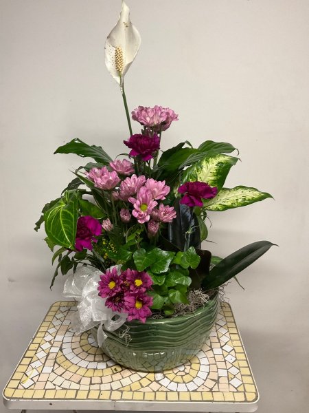 A 4 Star Customer Reviewed Flower Arrangement Designed by Salvy the Florist in Lynn, MA