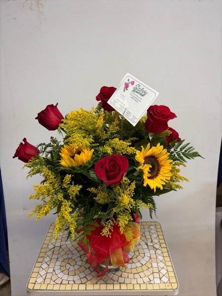 A 5 Star Customer Reviewed Flower Arrangement Designed by Salvy the Florist in Lynn, MA A 5 Star Customer Reviewed Flower Arrangement Designed by Salvy the Florist in Lynn, MA