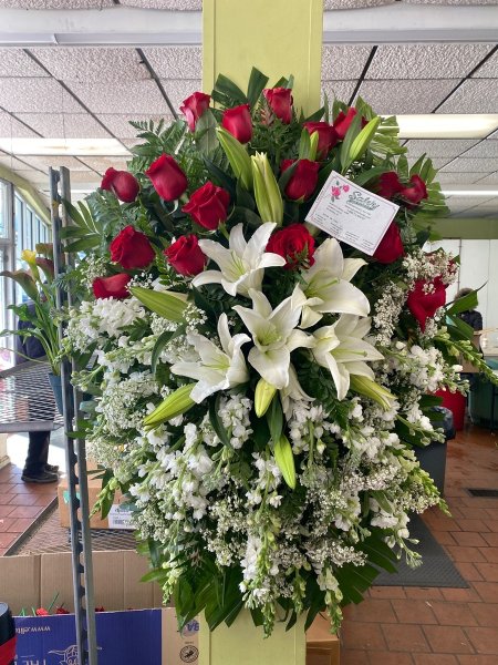 A 5 Star Customer Reviewed Flower Arrangement Designed by Salvy the Florist in Lynn, MA A 5 Star Customer Reviewed Flower Arrangement Designed by Salvy the Florist in Lynn, MA