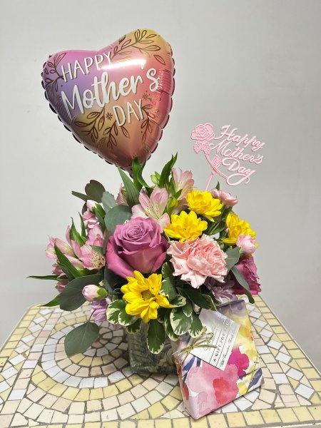 A 3 Star Customer Reviewed Flower Arrangement Designed by Salvy the Florist in Lynn, MA A 3 Star Customer Reviewed Flower Arrangement Designed by Salvy the Florist in Lynn, MA