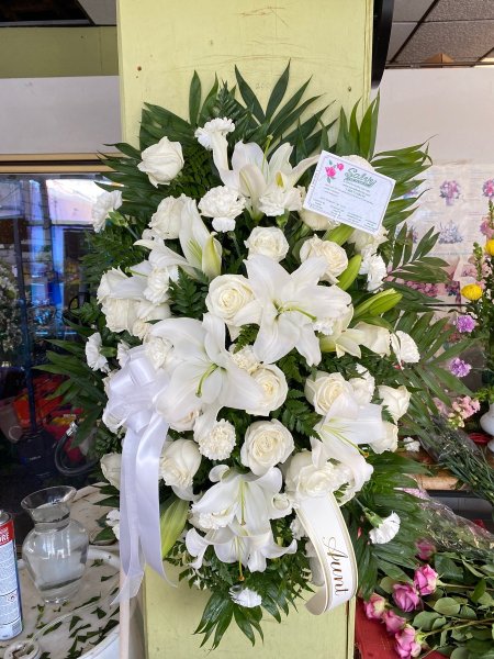 A 5 Star Customer Reviewed Flower Arrangement Designed by Salvy the Florist in Lynn, MA A 5 Star Customer Reviewed Flower Arrangement Designed by Salvy the Florist in Lynn, MA