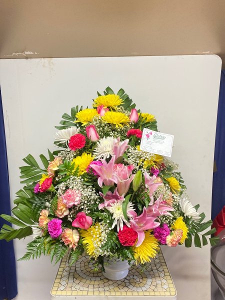 A 5 Star Customer Reviewed Flower Arrangement Designed by Salvy the Florist in Lynn, MA A 5 Star Customer Reviewed Flower Arrangement Designed by Salvy the Florist in Lynn, MA