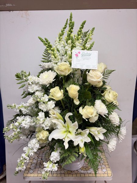 A 5 Star Customer Reviewed Flower Arrangement Designed by Salvy the Florist in Lynn, MA A 5 Star Customer Reviewed Flower Arrangement Designed by Salvy the Florist in Lynn, MA