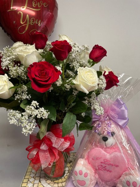 A 5 Star Customer Reviewed Flower Arrangement Designed by Salvy the Florist in Lynn, MA A 5 Star Customer Reviewed Flower Arrangement Designed by Salvy the Florist in Lynn, MA