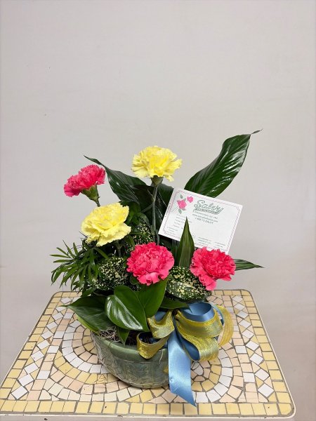 A 5 Star Customer Reviewed Flower Arrangement Designed by Salvy the Florist in Lynn, MA A 5 Star Customer Reviewed Flower Arrangement Designed by Salvy the Florist in Lynn, MA