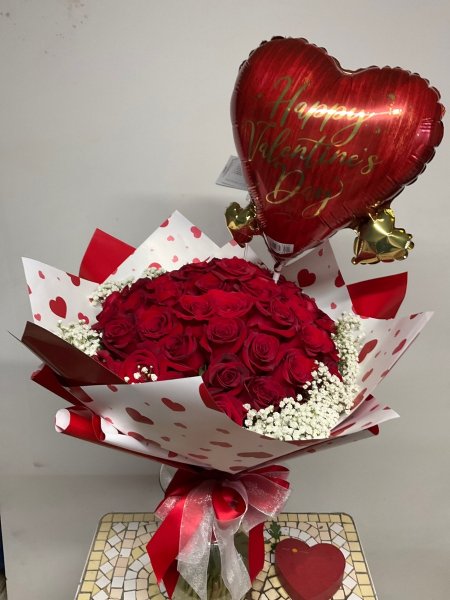 A 5 Star Customer Reviewed Flower Arrangement Designed by Salvy the Florist in Lynn, MA