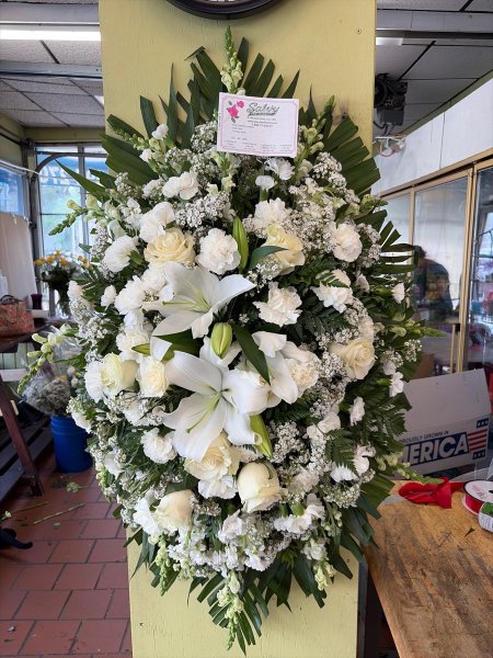 A 5 Star Customer Reviewed Flower Arrangement Designed by Salvy the Florist in Lynn, MA A 5 Star Customer Reviewed Flower Arrangement Designed by Salvy the Florist in Lynn, MA