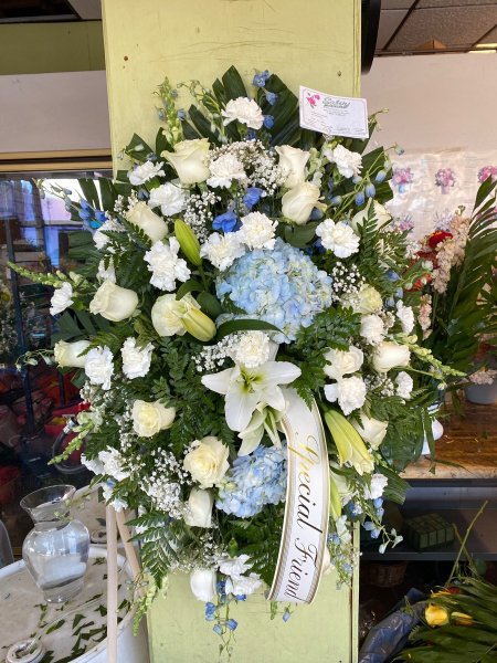 A 3 Star Customer Reviewed Flower Arrangement Designed by Salvy the Florist in Lynn, MA A 3 Star Customer Reviewed Flower Arrangement Designed by Salvy the Florist in Lynn, MA