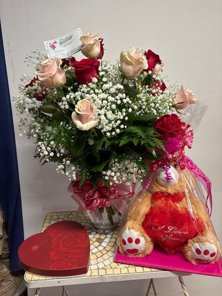 A 4 Star Customer Reviewed Flower Arrangement Designed by Salvy the Florist in Lynn, MA