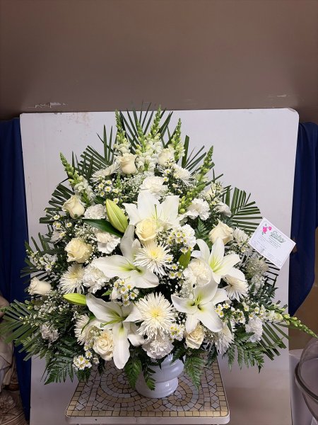 A 5 Star Customer Reviewed Flower Arrangement Designed by Salvy the Florist in Lynn, MA A 5 Star Customer Reviewed Flower Arrangement Designed by Salvy the Florist in Lynn, MA