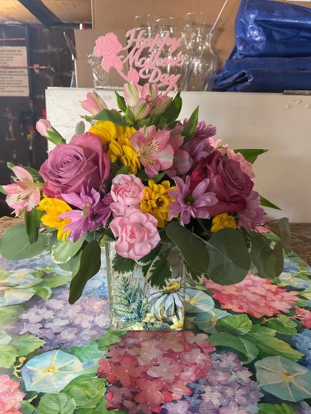 A 5 Star Customer Reviewed Flower Arrangement Designed by Salvy the Florist in Lynn, MA A 5 Star Customer Reviewed Flower Arrangement Designed by Salvy the Florist in Lynn, MA