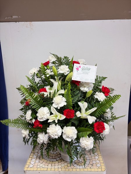 A 5 Star Customer Reviewed Flower Arrangement Designed by Salvy the Florist in Lynn, MA A 5 Star Customer Reviewed Flower Arrangement Designed by Salvy the Florist in Lynn, MA