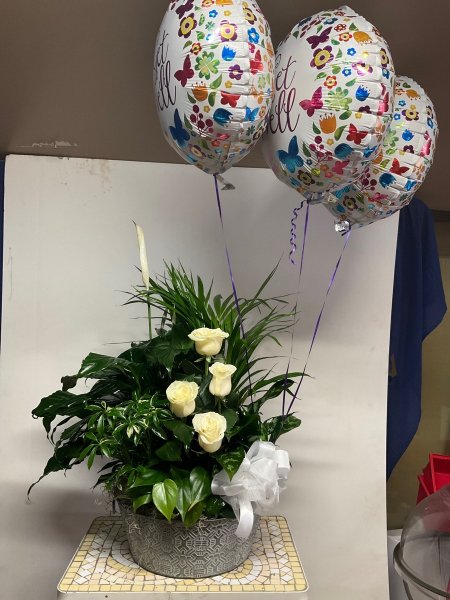 A 5 Star Customer Reviewed Flower Arrangement Designed by Salvy the Florist in Lynn, MA