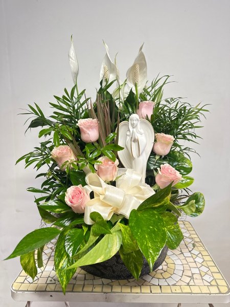 A 5 Star Customer Reviewed Flower Arrangement Designed by Salvy the Florist in Lynn, MA A 5 Star Customer Reviewed Flower Arrangement Designed by Salvy the Florist in Lynn, MA