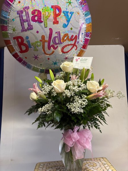 A 4 Star Customer Reviewed Flower Arrangement Designed by Salvy the Florist in Lynn, MA