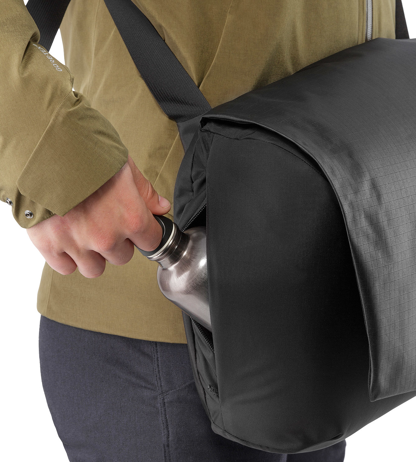 Arc'teryx Fyx 13 Messenger Bag - Unisex | Altitude Sports