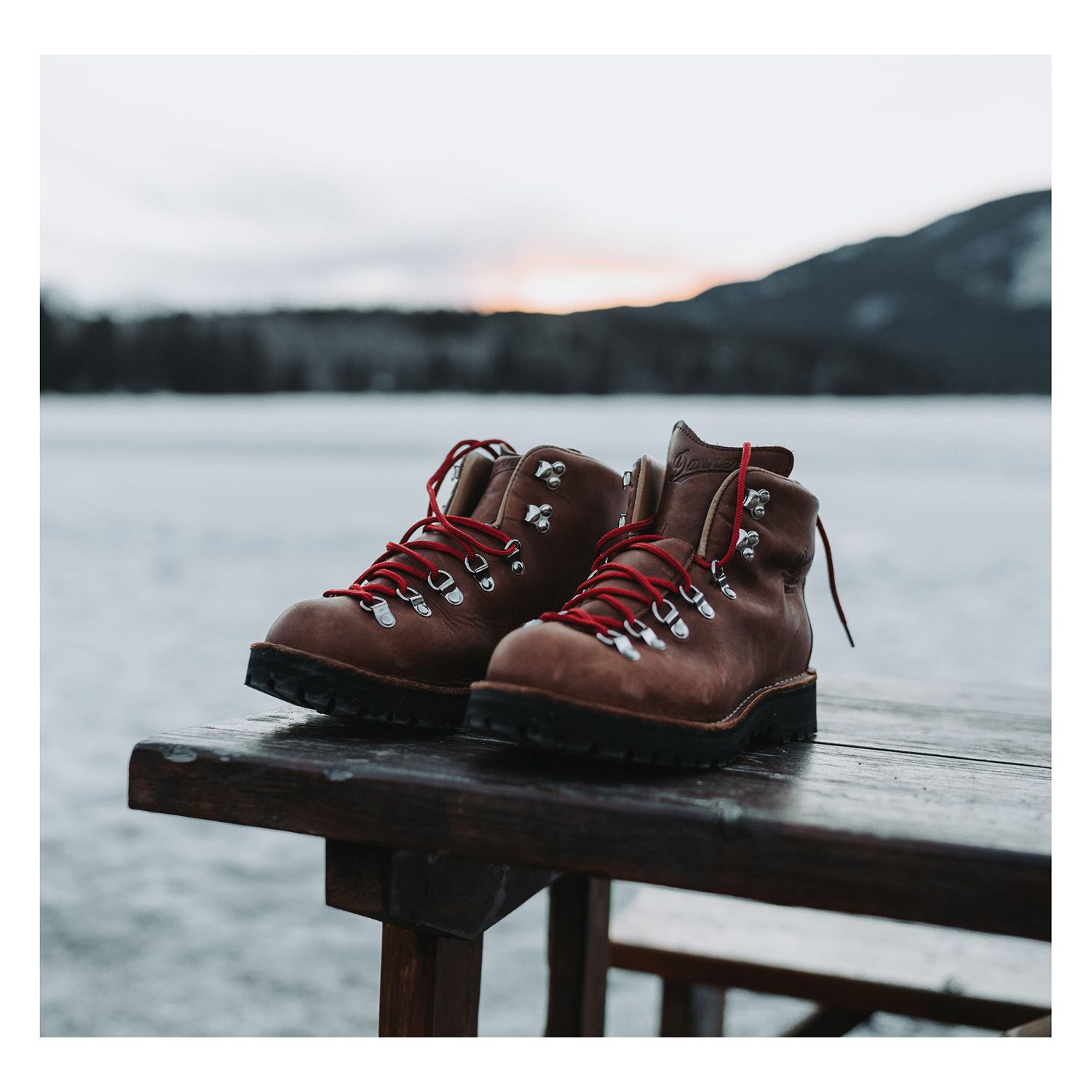 靴 Danner 30910X MOUNTAIN LIGHT GORE-TEX dnr-31528__lifestyle-cascade-
