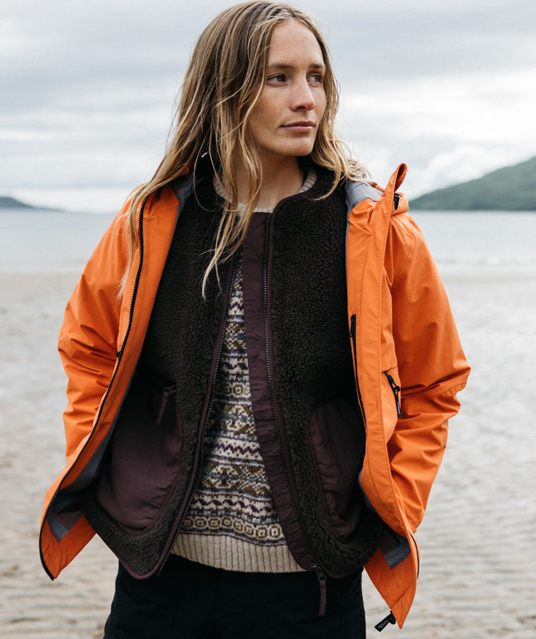橙*イ様 美品！On WEATHER JACKET ランニング トレイル fin-fw6122__lifestyle4-red-