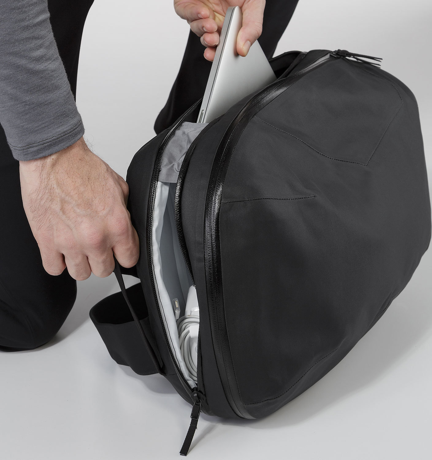 Veilance Nomin Pack - Men's | Altitude Sports