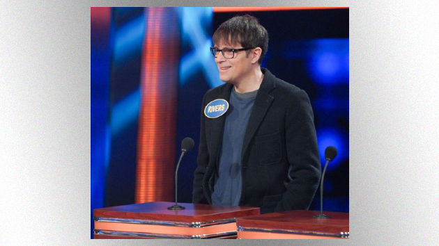 Weezer's Rivers Cuomo covers Fall Out Boy's "Sugar, We're Goin Down" at NYC Hella Mega stop