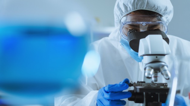 New York scientists double down on efforts to track new omicron variant New York scientists double down on efforts to track new omicron variant