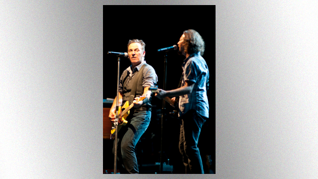 Watch Eddie Vedder chat new ﻿’Earthling’﻿ solo album with Bruce Springsteen