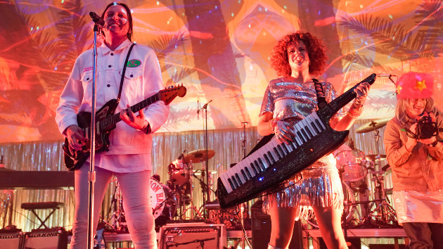 Arcade Fire announces Ukraine benefit concert; Yeah Yeah Yeahs tease new songs for upcoming UK shows