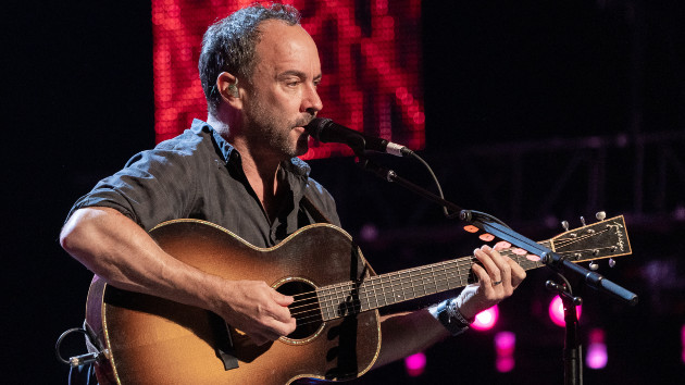 Crash into Al: Dave Matthews performing at Paul Simon tribute concert