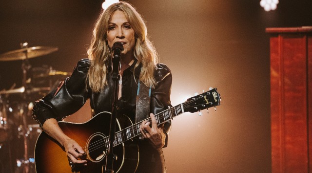 Sheryl Crow postpones Ravinia Festival appearance in wake of Highland Park shooting: “We are hurting”