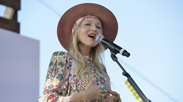 Fire destroys Jewel’s tour bus; Jewel, crew uninjured