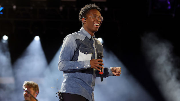 Breland explains how he deals with racist comments: “I try to respond to everything with love” Breland explains how he deals with racist comments: “I try to respond to everything with love”