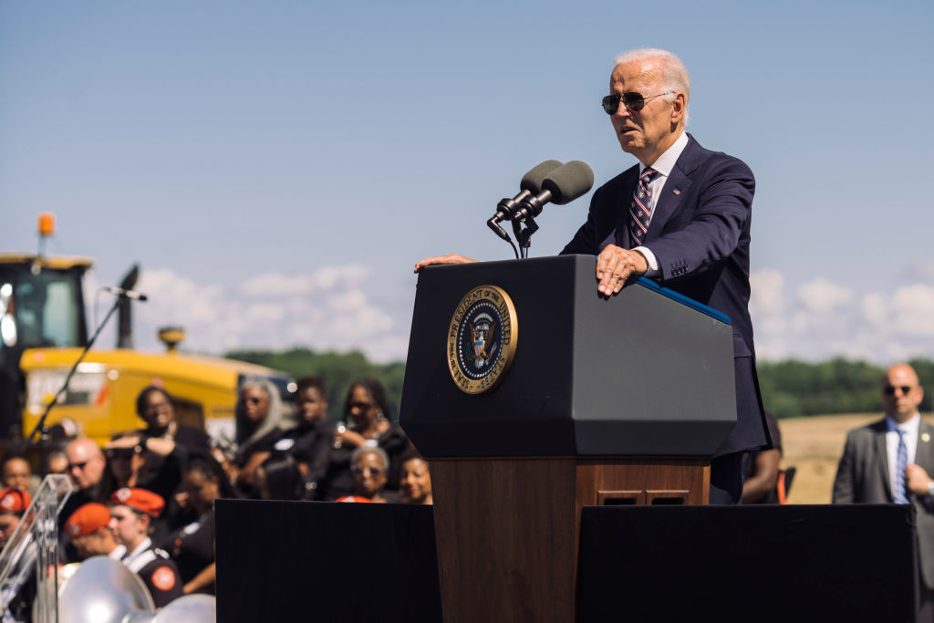 Swing-state Democrats keep their distance from President Biden