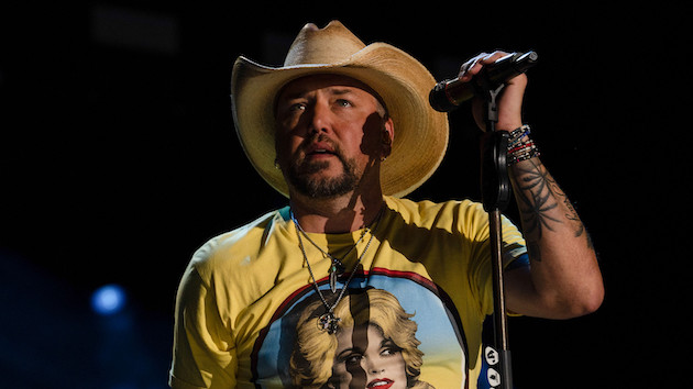 Jason Aldean’s two young kids are inseparable in sweet video of them saying goodbye