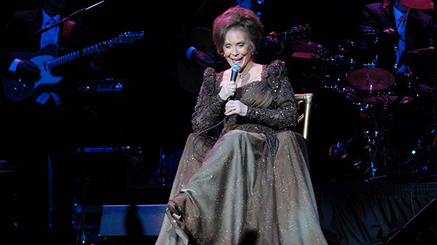 How Patsy Cline inspired Loretta Lynn to wear ball gowns How Patsy Cline inspired Loretta Lynn to wear ball gowns