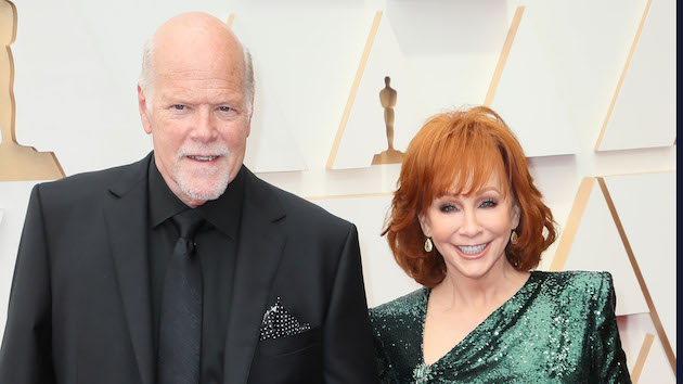 Reba McEntire wasn’t looking for love when she first went out with Rex Linn, but now they’re “inseparable”