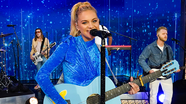 What’s in Kelsea Ballerini’s bag? “Chaos”