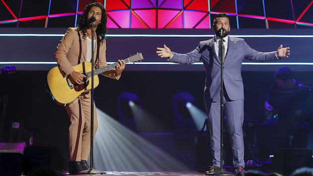 Dan + Shay’s Shay Mooney discusses his weight loss journey: “I’m down almost 50 lbs”