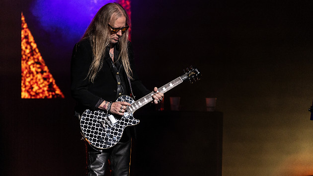 Jerry Cantrell, Gavin Rossdale mourn death of late tech and photographer Scott Dachroeden Jerry Cantrell, Gavin Rossdale mourn death of late tech and photographer Scott Dachroeden