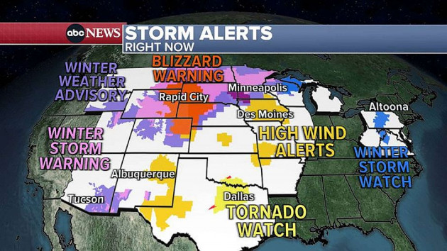 Winter storm latest: Blizzard warning in the north, tornado threat in the south Winter storm latest: Blizzard warning in the north, tornado threat in the south
