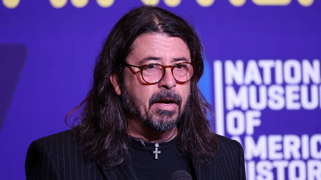 Dave Grohl brings barbecue to people in need amid SoCal winter storm Dave Grohl brings barbecue to people in need amid SoCal winter storm