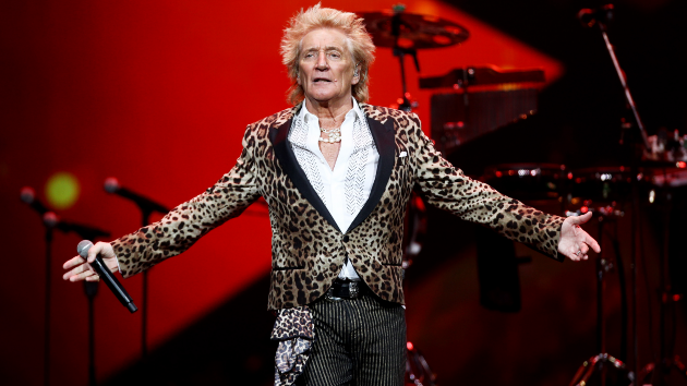 Rod Stewart & Penny Lancaster donate teapot to help children born with cleft