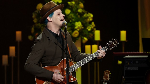 Famous non-cellphone-haver Jack White is actually a “pretty engaged texter,” says Lars Ulrich Famous non-cellphone-haver Jack White is actually a “pretty engaged texter,” says Lars Ulrich