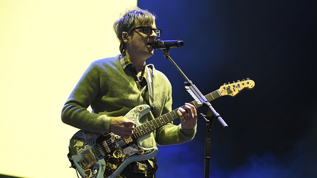 Rivers Cuomo asks for help in writing new musical for next Weezer album Rivers Cuomo asks for help in writing new musical for next Weezer album