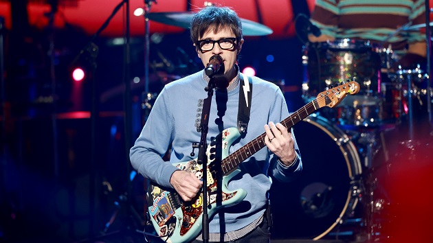 No ’Pinkertons’: Weezer performs for striking WGA members No ’Pinkertons’: Weezer performs for striking WGA members